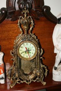 heavy brass clock (battery operated)(in working order)