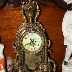 heavy brass clock (battery operated)(in working order)