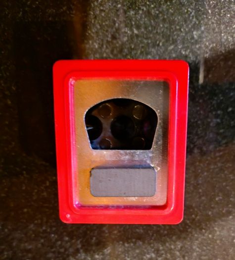 Small Beer Crate Bottle Opener, With Magnet (brand New).