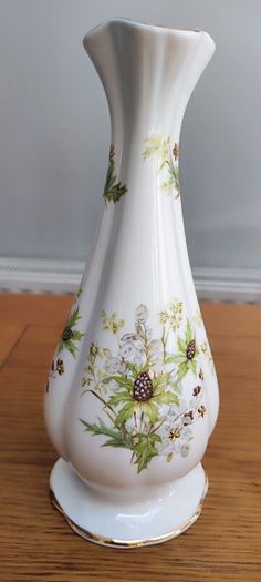1970s Vintage Royal Tara Fine Bone China Small Flower Bud Vase