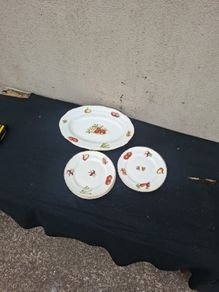 7 vintagd vegetables plates 1 service and 6 sides plates