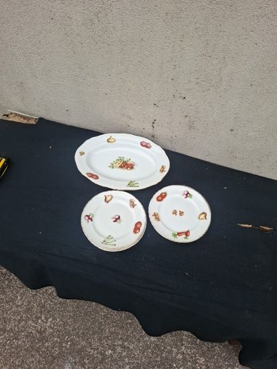 7 vintagd vegetables plates 1 service and 6 sides plates