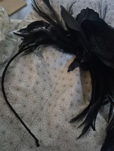 Wedding hairband.