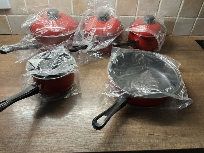 Brand New Teflon Red Pots