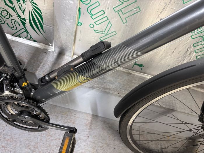 Apollo Guru Gents hybrid bike with lock, mudguards and lights