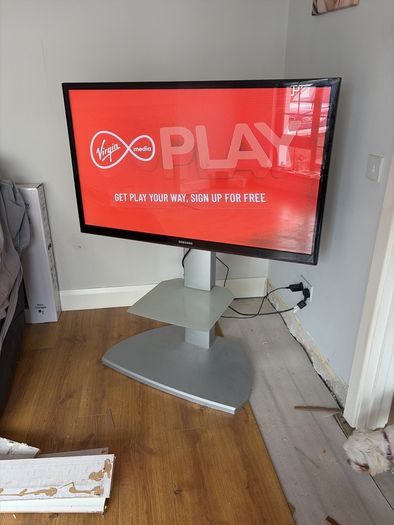 52 inch Samsung tv and sturdy stand