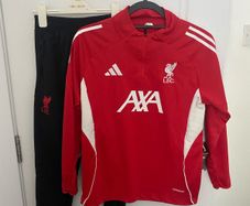 BNWOT Kids Liverpool tracksuit 10-11