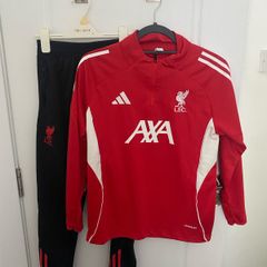 BNWOT Kids Liverpool tracksuit 10-11