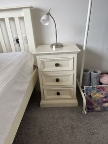 3 drawer locker & lamp