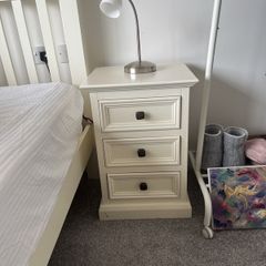 3 drawer locker & lamp