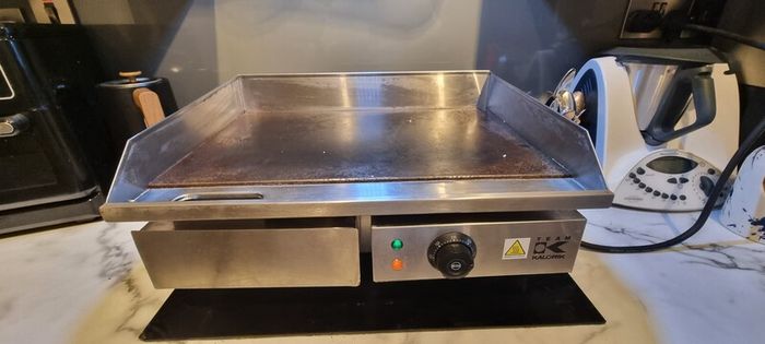 electric griddle , plancha, flattop