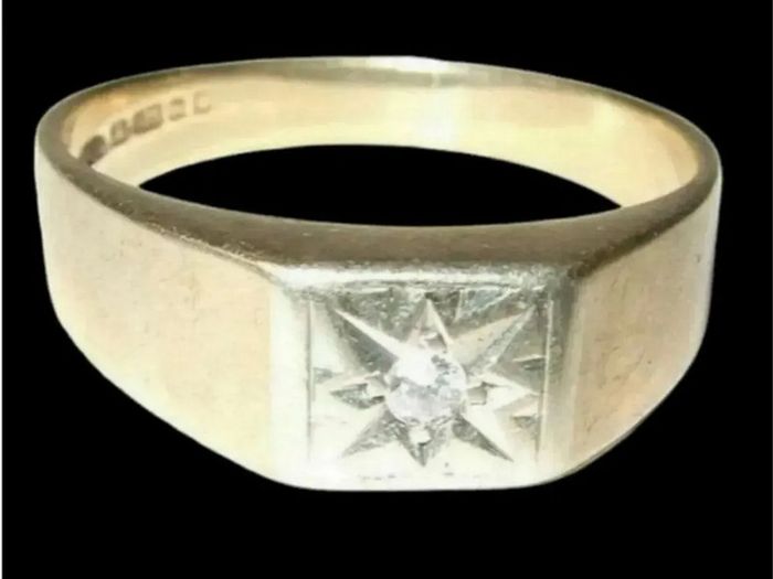 Vintage Hallmarked 9ct Solitaire