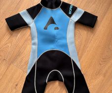 kids wet suit and slippers
