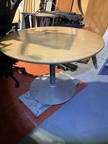 round meeting room table