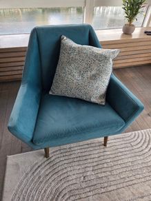 Armchair with cushion, Blue Velvet finish