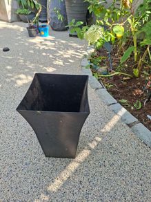 garden pot black