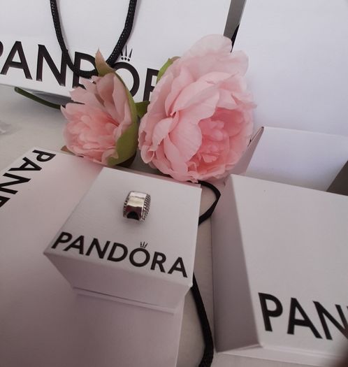 New genuine pandora lips charm