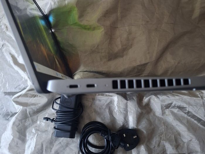 Dell Latitude 5550 Laptop 32gb Ddr5 Ram 512gb Nvme Ssd
