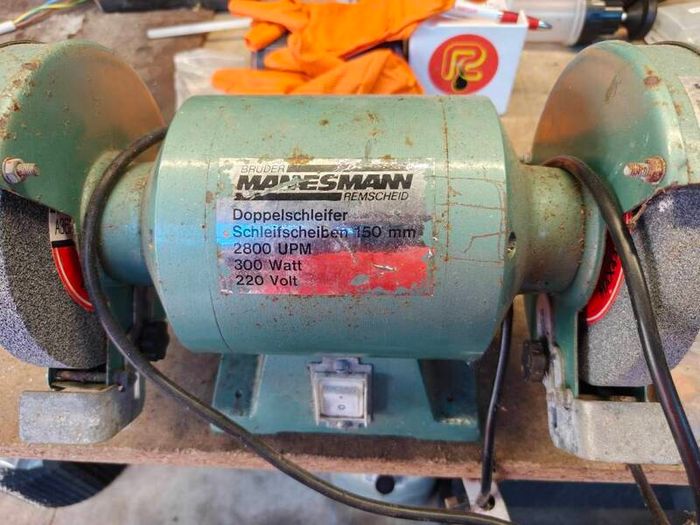 Bench grinder