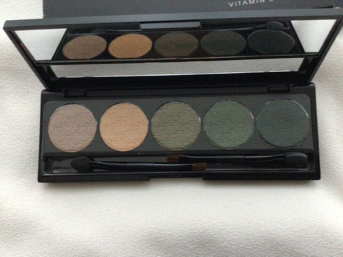 Brand New Note Professional Eyeshadow Long lasting Wet and Dry Formula