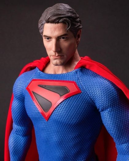 Superman 1/6th scale (hot toys scale)