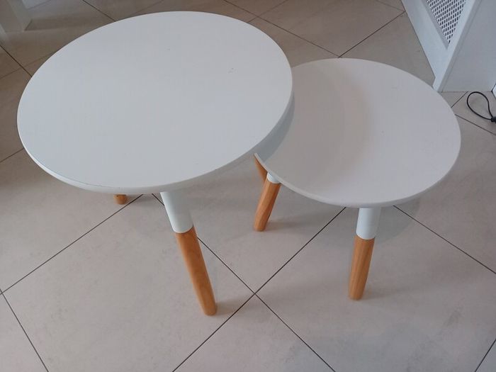 Set of 2 side tables