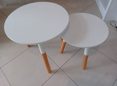 Set of 2 side tables