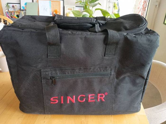 Singer sewing machine and bag