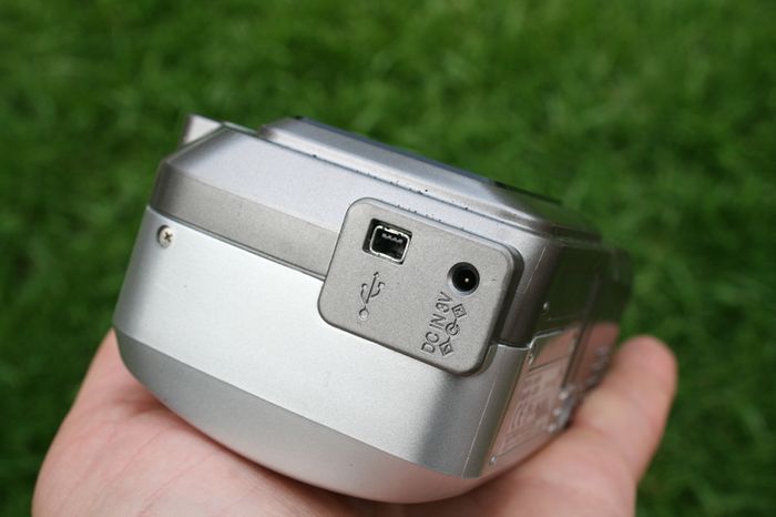 Fujifilm Photo FinePix A204 2.0MP Compact Digital Camera Y2K Nostalgic  Trend