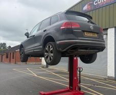Single post car lifts brand new Pacini brand