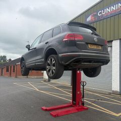 Single post car lifts brand new Pacini brand