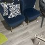 2 chairs like new Image 3