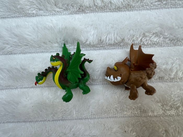 Mystery Dragon Series 1 mini Spin Master Dreamworks Dragons Barf and Belch and Meatlug  approx. 5 cm. damaged boxes Please see photos