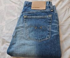 G star raw low hip flare Size 31/32 zip fly in like new condition