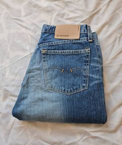 G star raw low hip flare Size 31/32 zip fly in like new condition