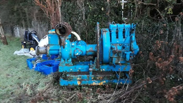 Flood pump and hose