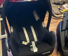 maxi cosi carry tot and isofix base