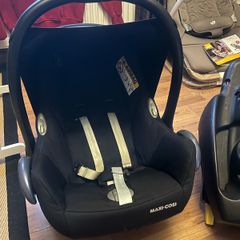 maxi cosi carry tot and isofix base