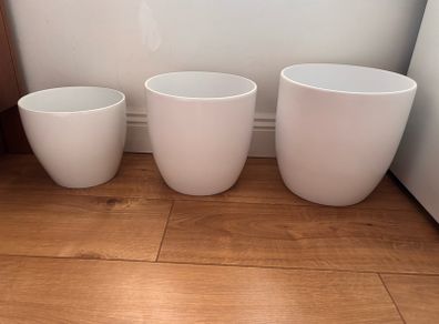 White ceramic pot planters