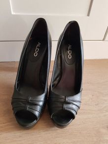 Beautiful Aldo shoes size 5