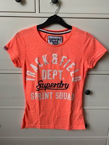 Superdry t-shirt / top for women / ladies, in very good condition. Size XS.