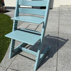 Trip trap high chair with tray, seat supports and cushions
