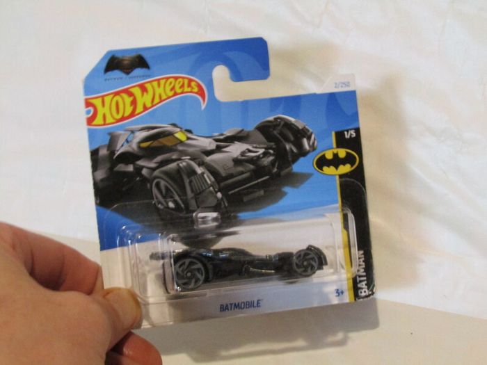 Hot Wheels Batman Vs Superman Batmobile Diecast Car Brand New Sealed
