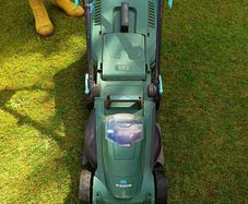 Cordless lawnmower