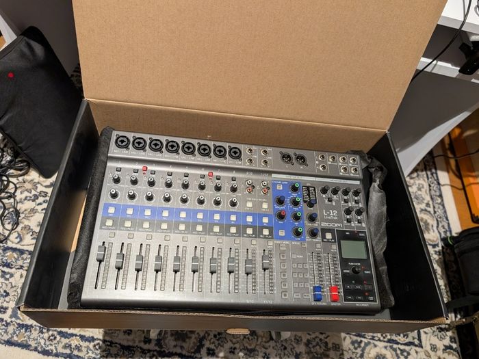 ZOOM LiveTrak L12 (1st edition)
