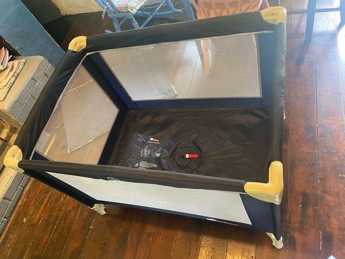 Travel cot