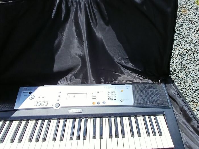 2 yamaha keyboard.2 keyboard cases.1 Herxules Double keyboard stand.2 keyboard power packs.