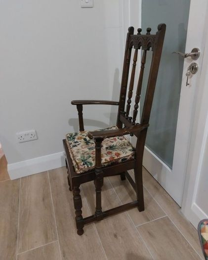 8 Ercol chairs: 6 chairs / 2 carvers