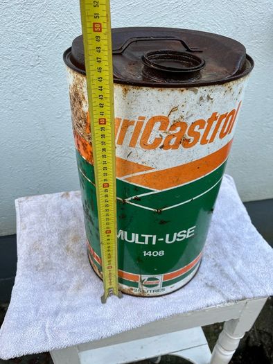 vintage oil can