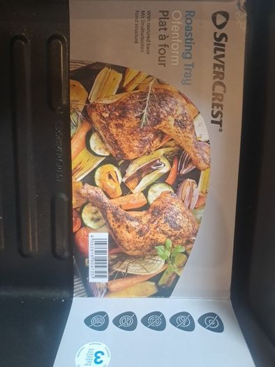 Roasting trays x 2